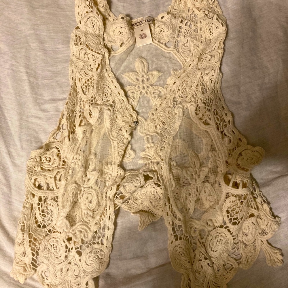 Lace vest size medium